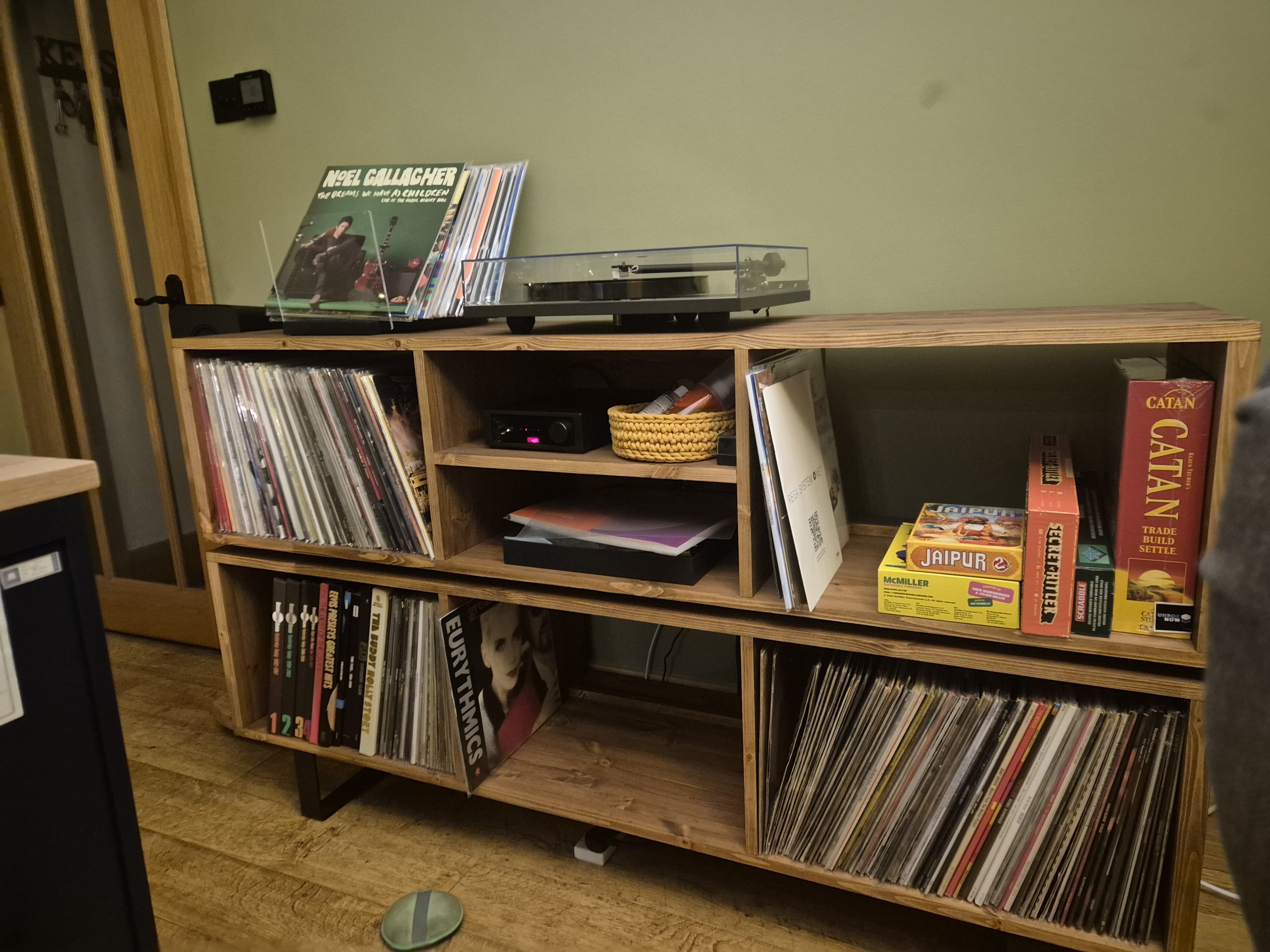 Two Tier DJ Vinyl Storage Cabinet With Component Shelf photo review