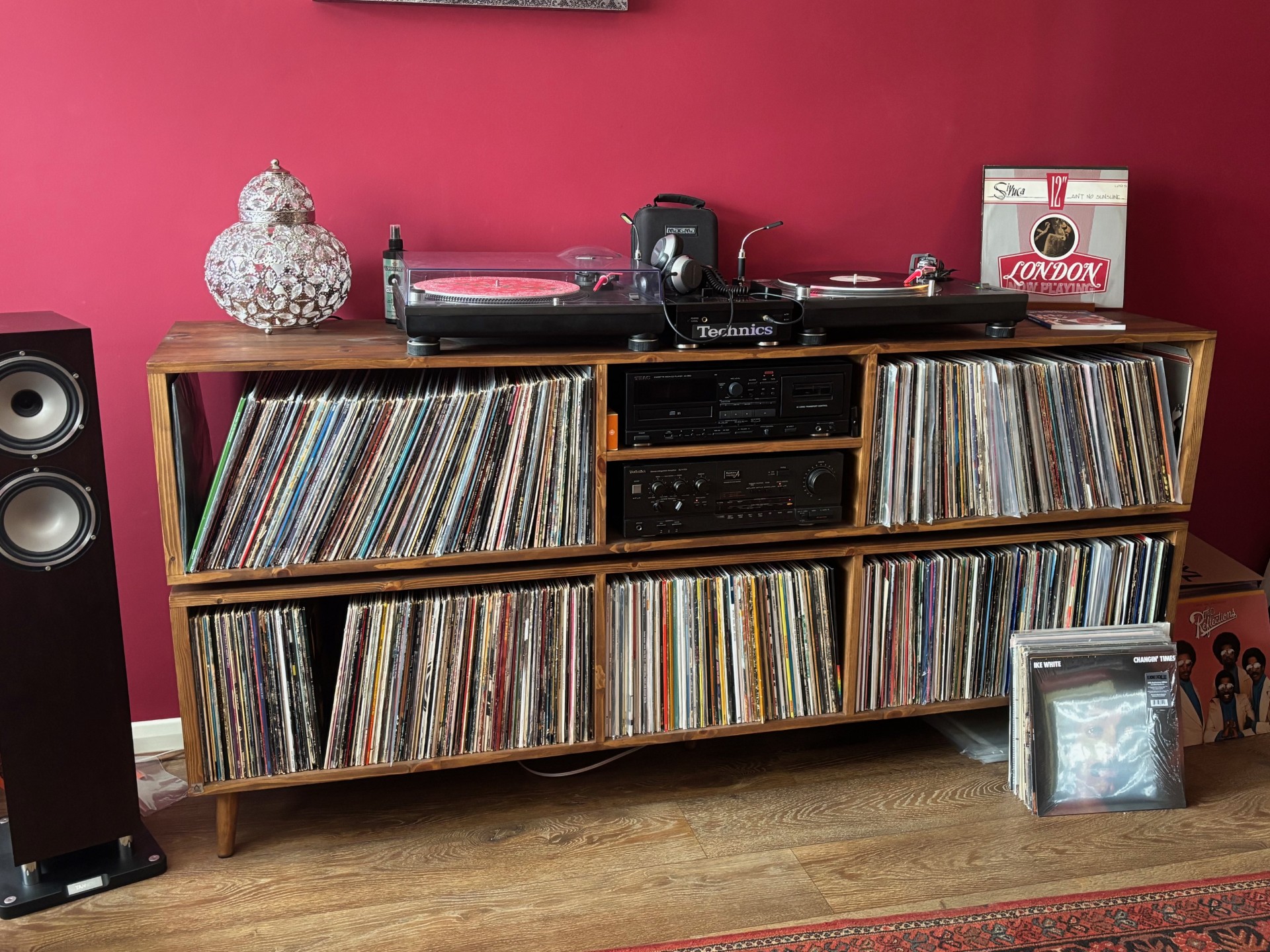 Two Tier DJ Vinyl Storage Cabinet With Component Shelf photo review