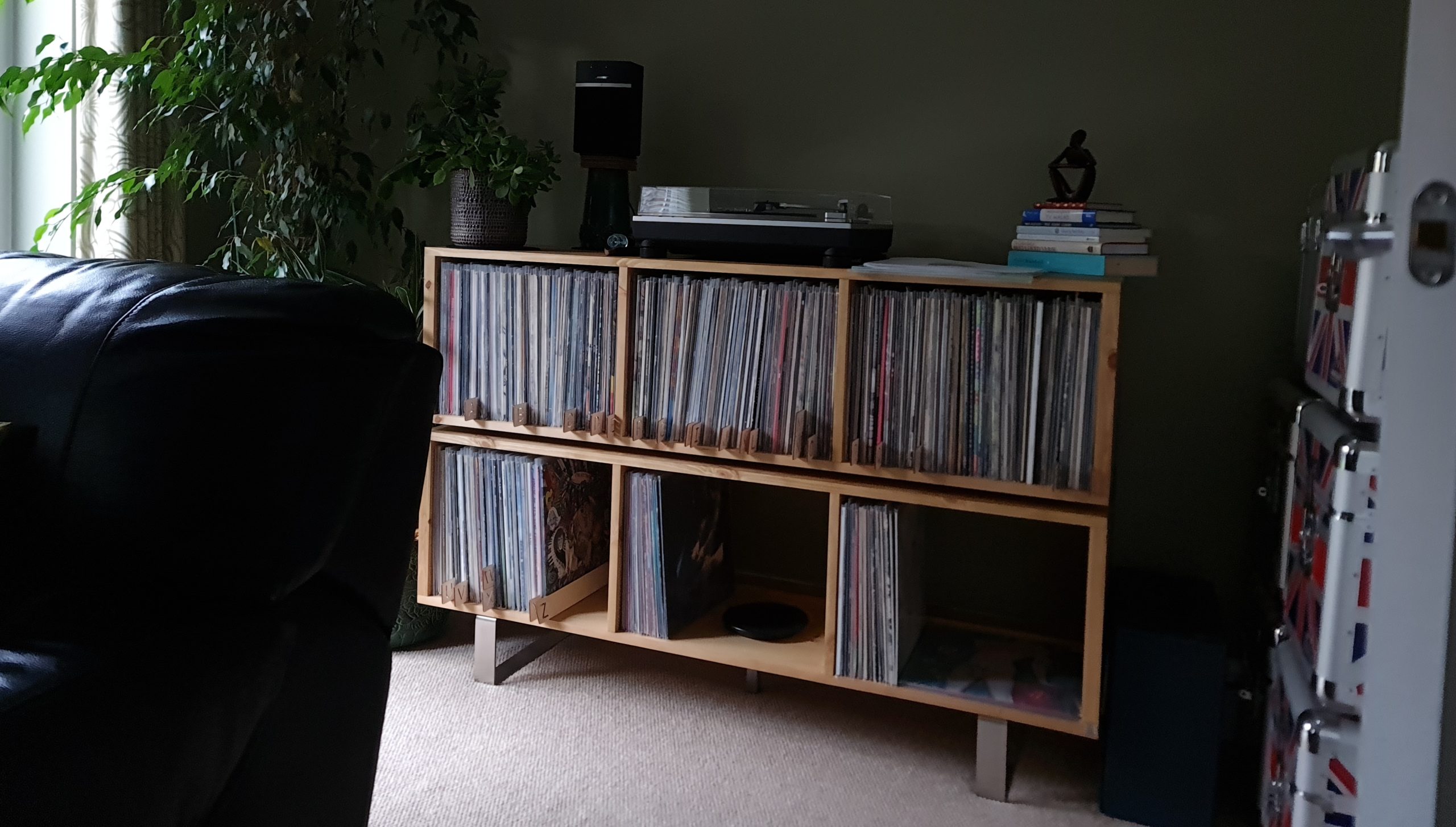 Många - Two Tier Vinyl Storage Cabinet for Collectors photo review