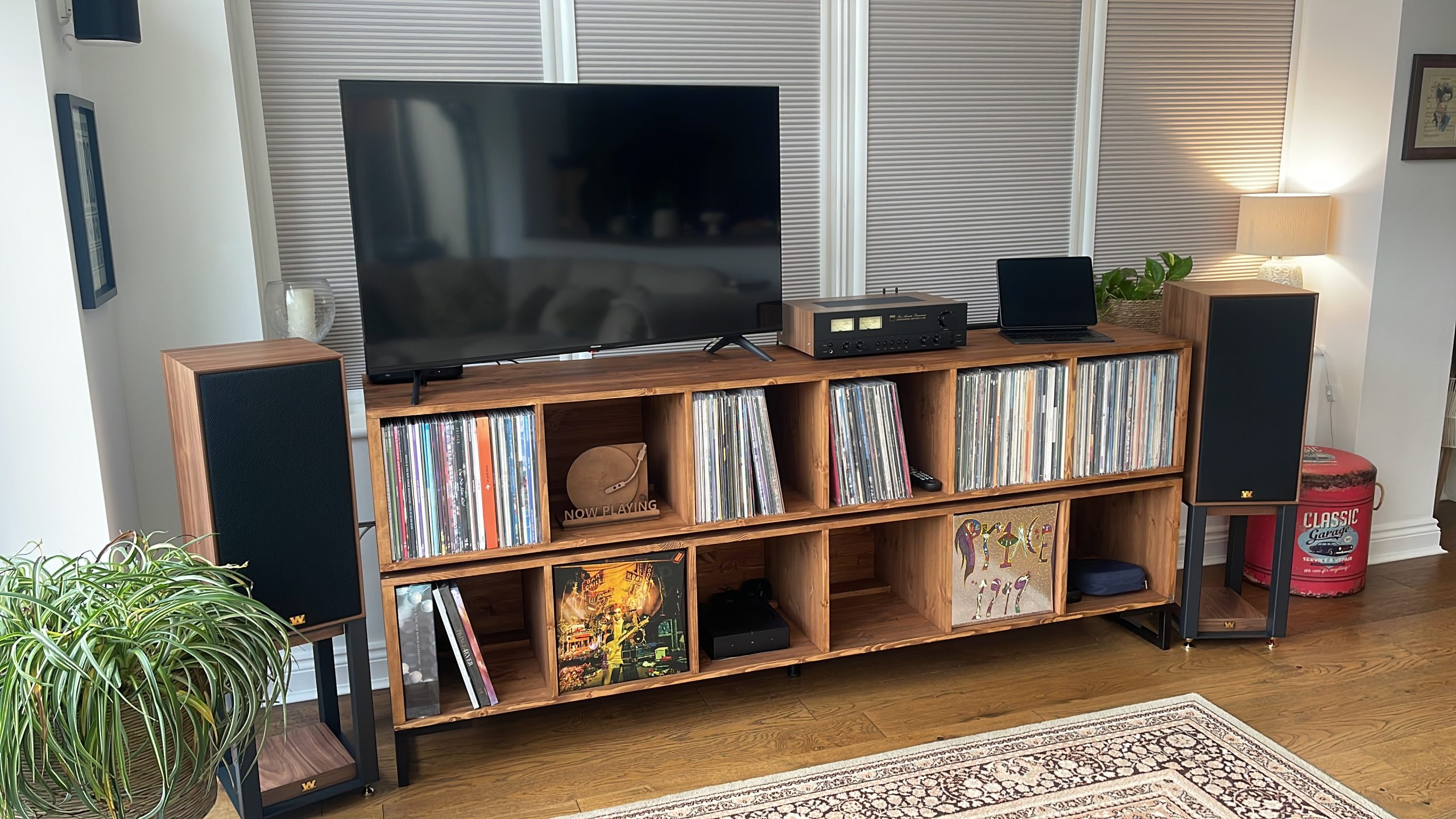Många - Two Tier Vinyl Storage Cabinet for Collectors photo review