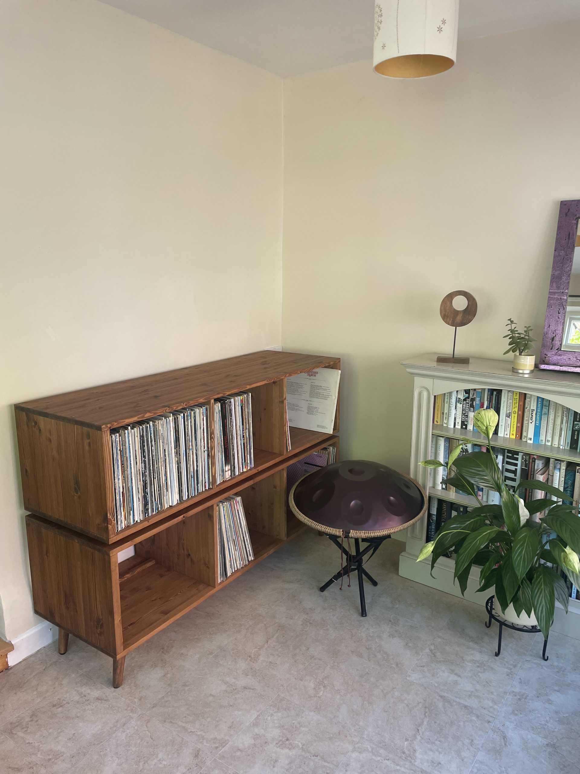 Många - Two Tier Vinyl Storage Cabinet for Collectors photo review
