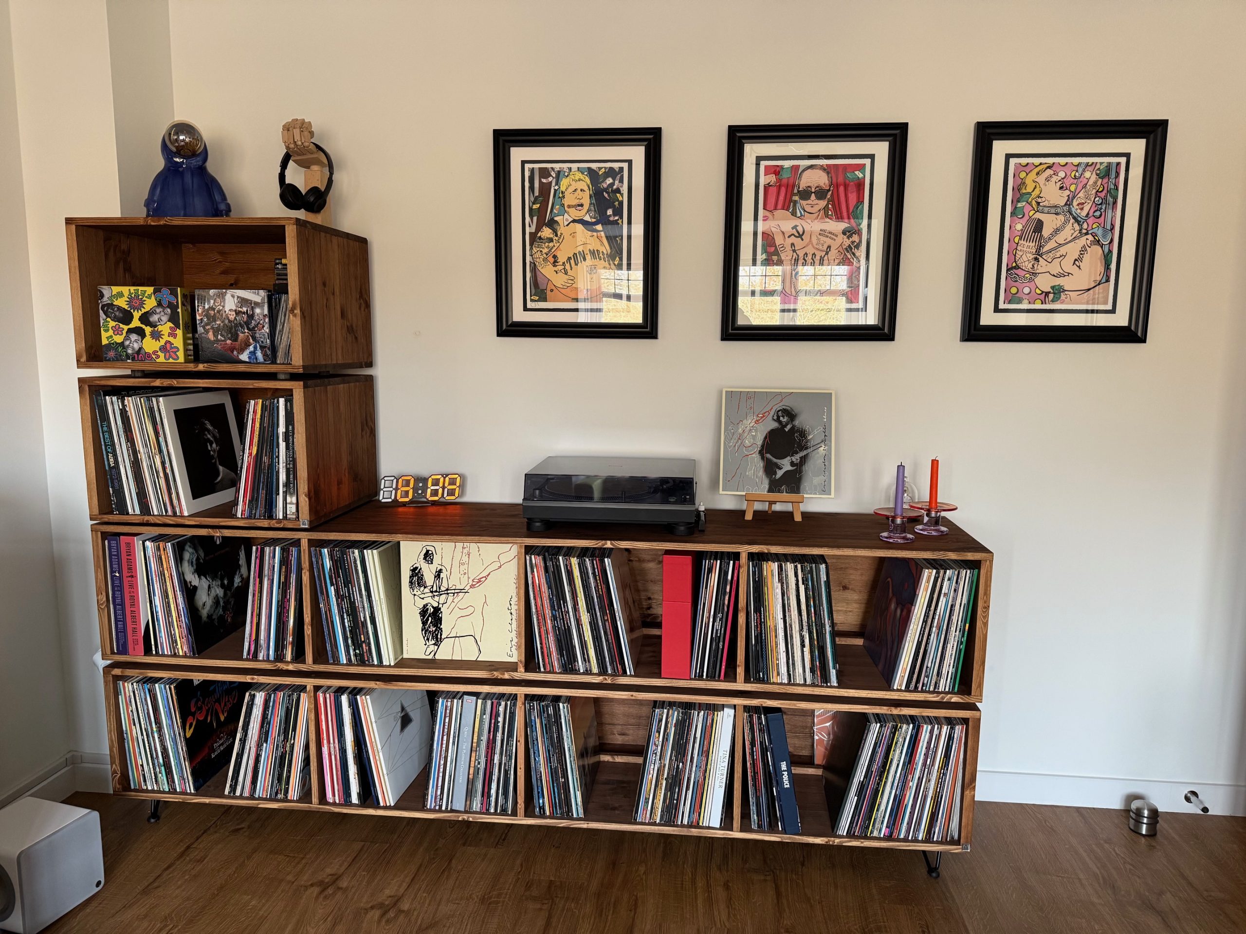 Många - Two Tier Vinyl Storage Cabinet for Collectors photo review