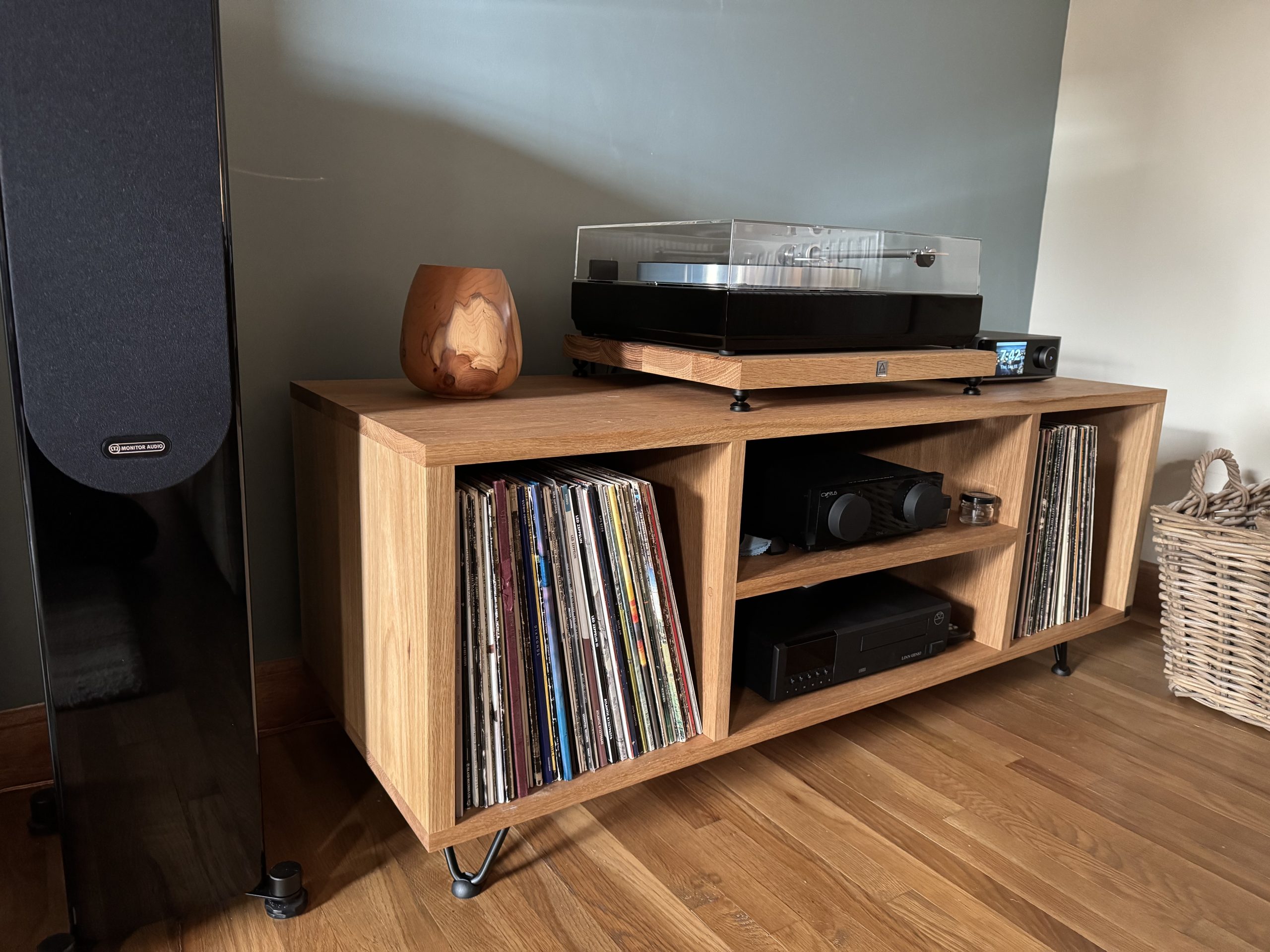 American Oak Vinyl Storage Cabinet / TV Media Sideboard with Amp / Component Shelf photo review