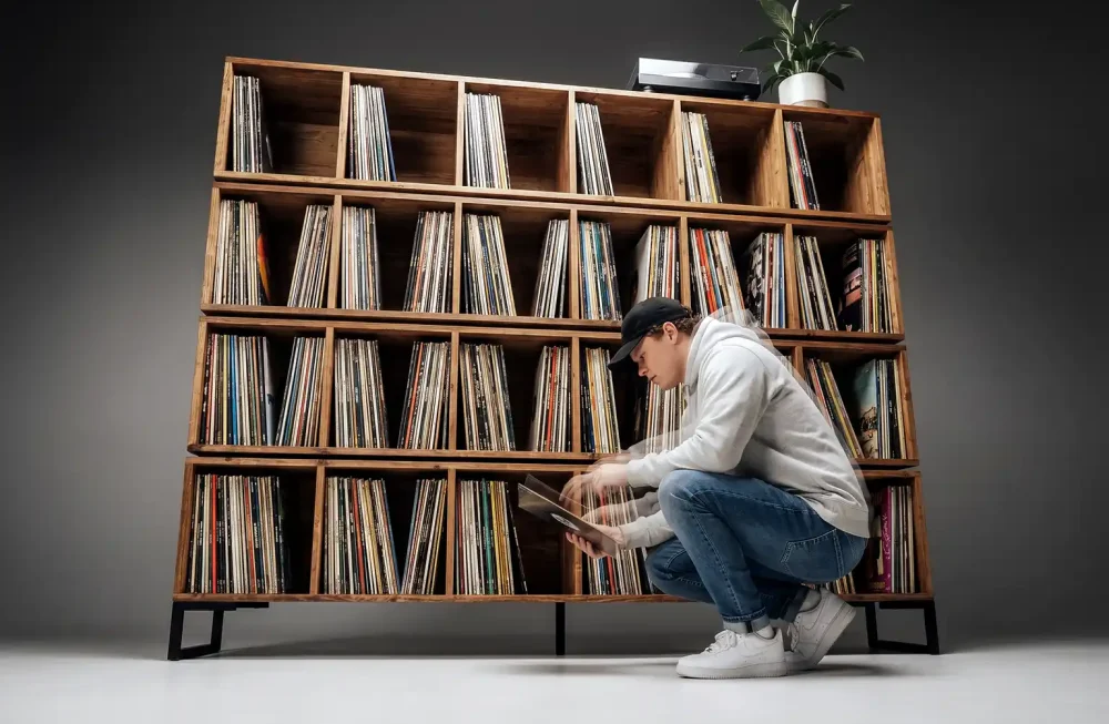 Många - Four Tier Vinyl Storage Cabinet for Collectors