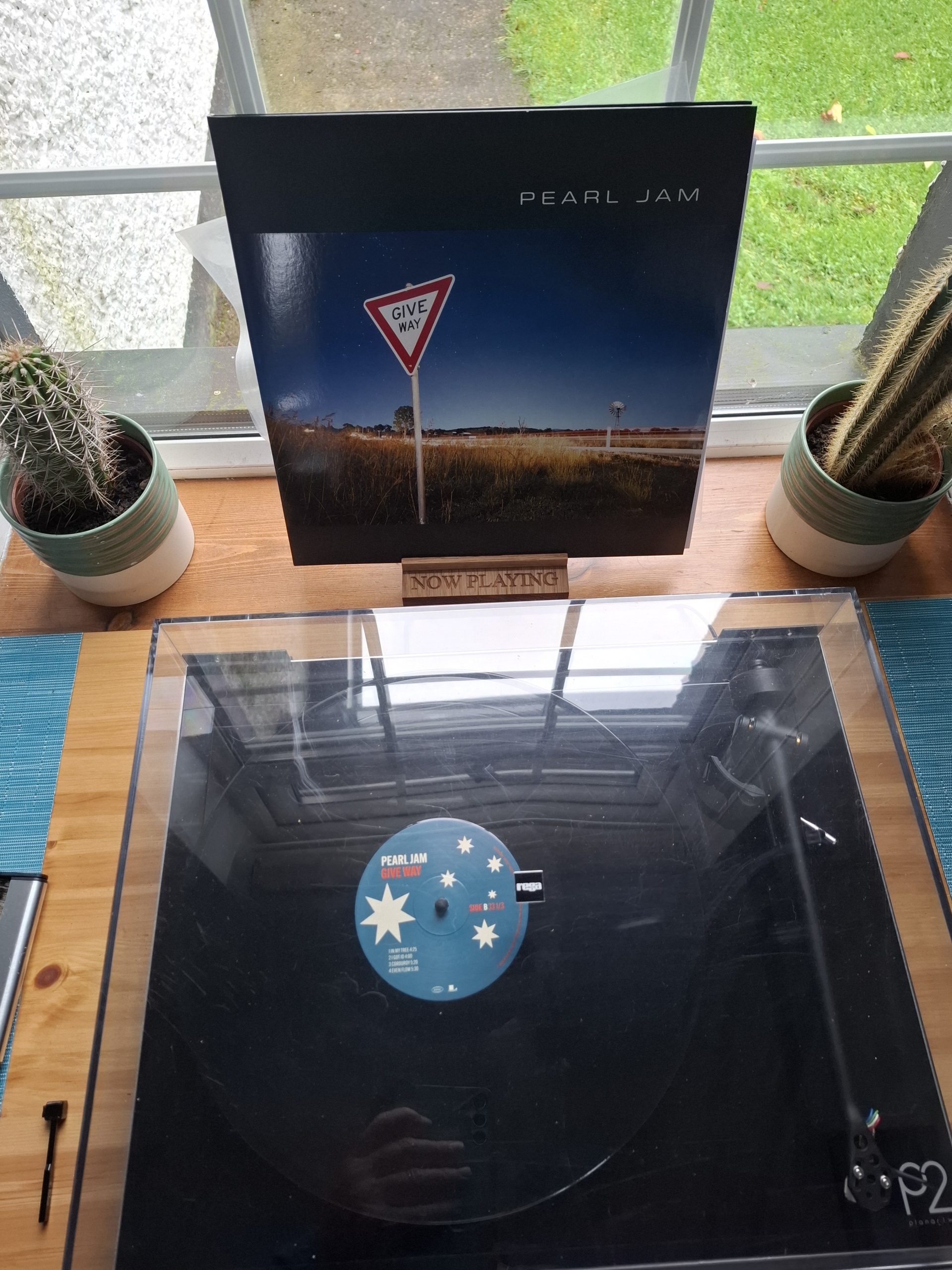 Oak Now Playing Record Stand photo review